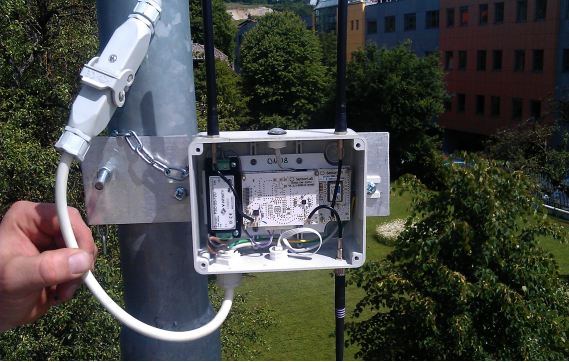 Sensor node mounted on a street light